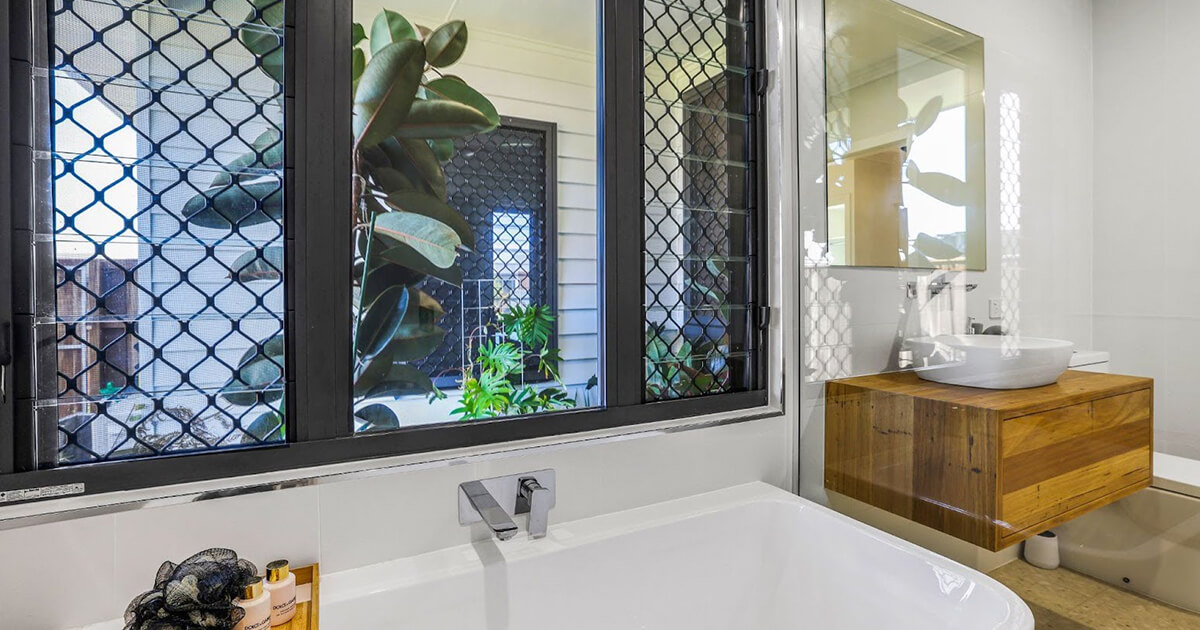 Freestanding tub and feature sink